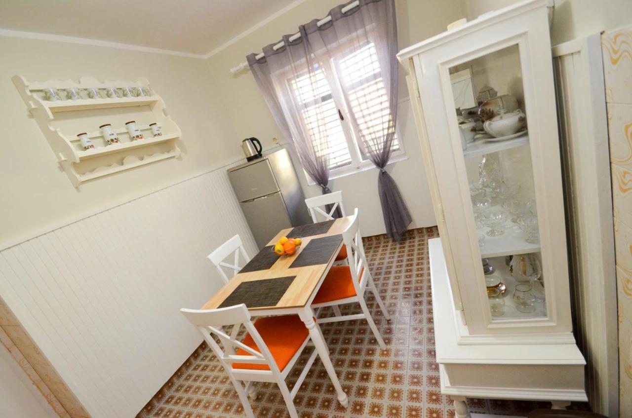 Red House Apartment Kotor