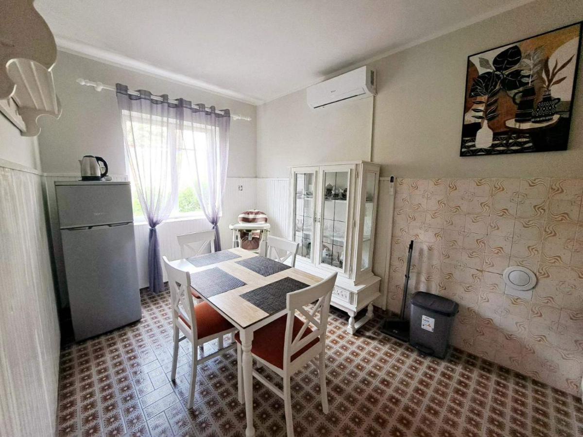 Apartment Red House *