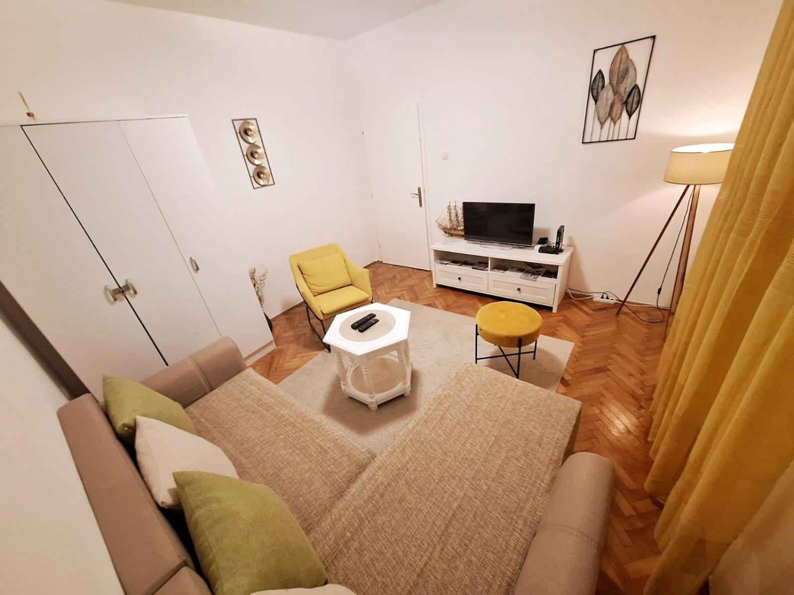 Red House Apartment *