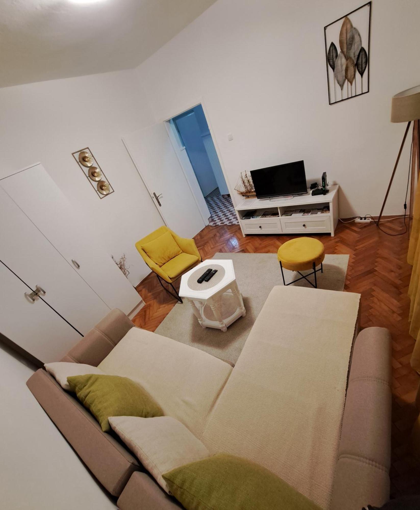 Red House Apartment *